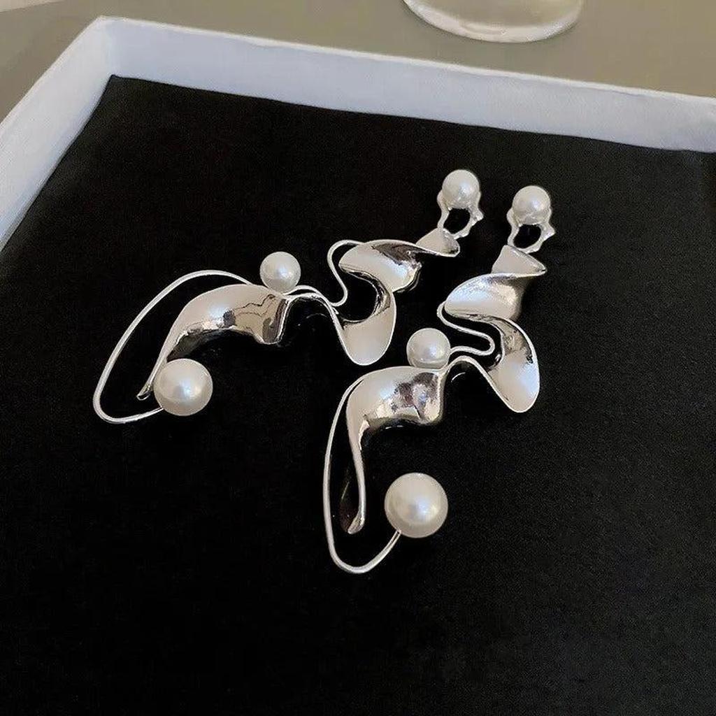 Abstract Vintage Earrings in White Gold with Pearls