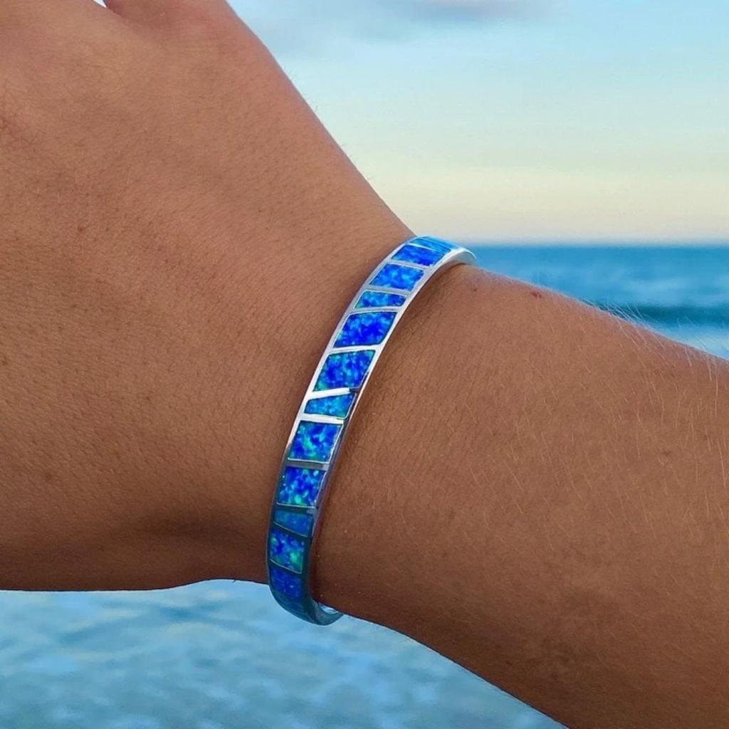 Bracelet with Blue Opal in White Gold