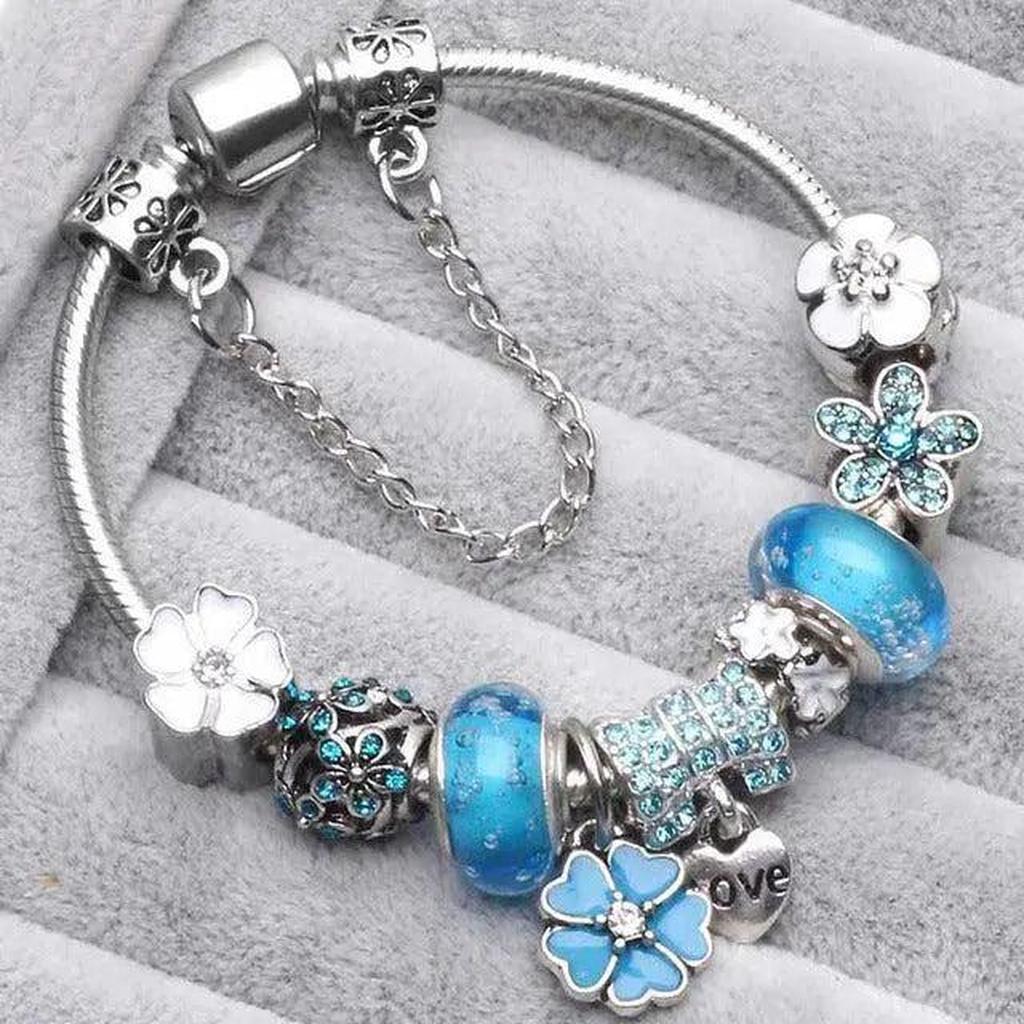 Blue Retro Bracelets in White Gold