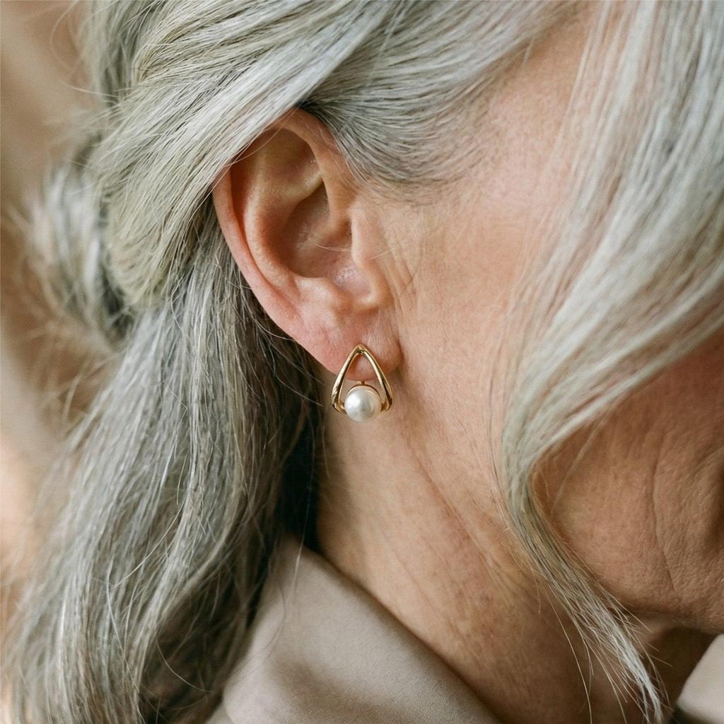 Triangular Earrings with Pearls