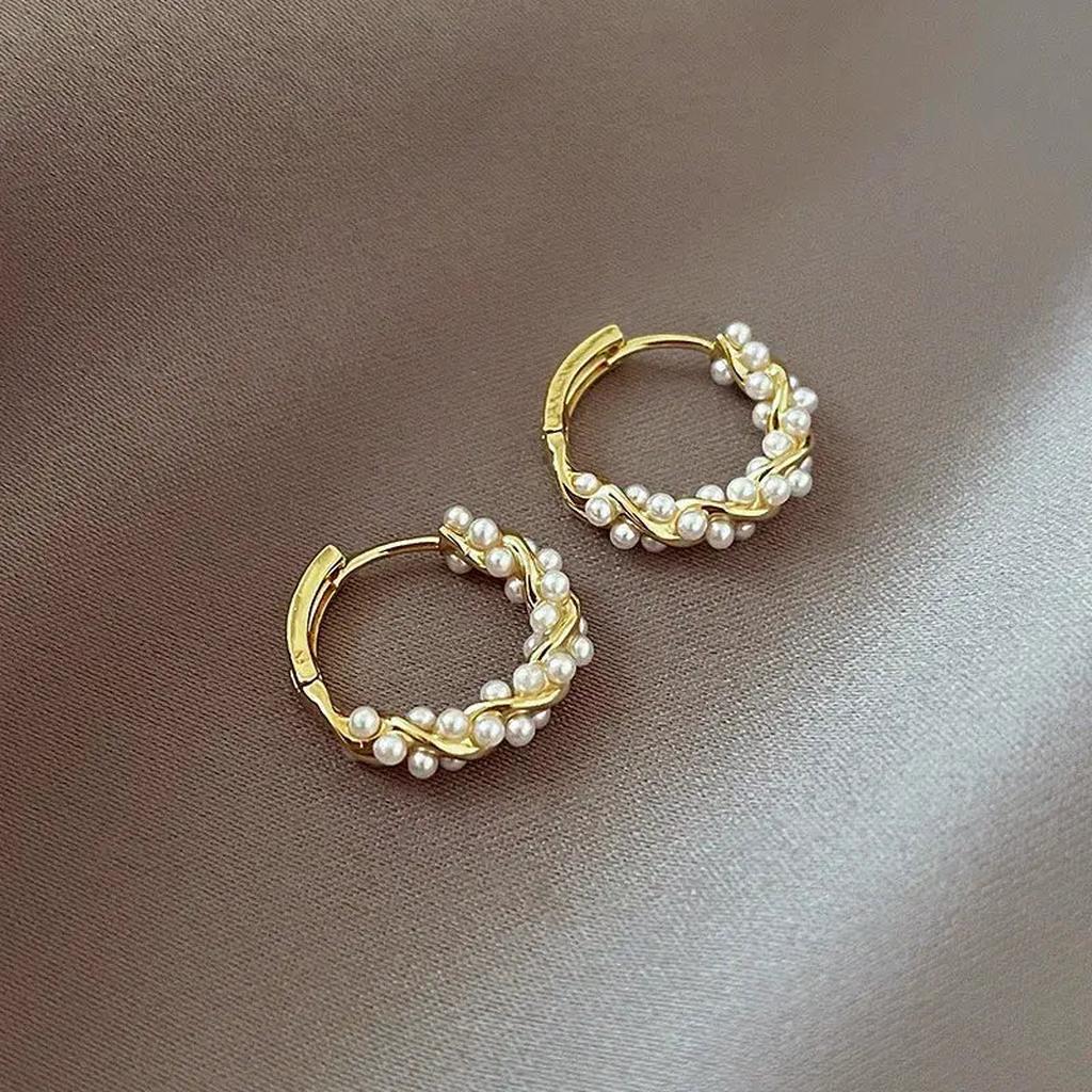 Elegant Earrings with Round Pearls