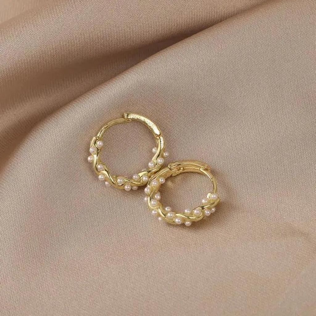 Elegant Earrings with Round Pearls