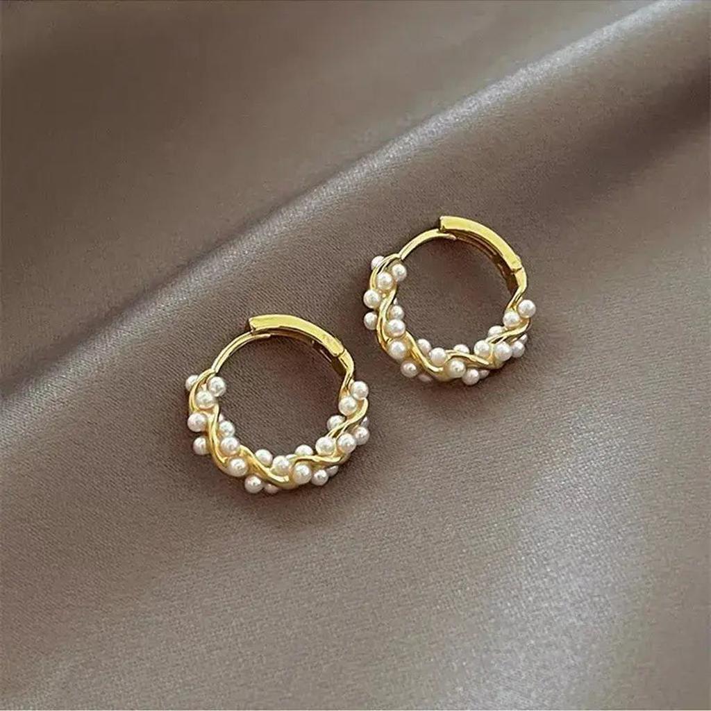 Elegant Earrings with Round Pearls