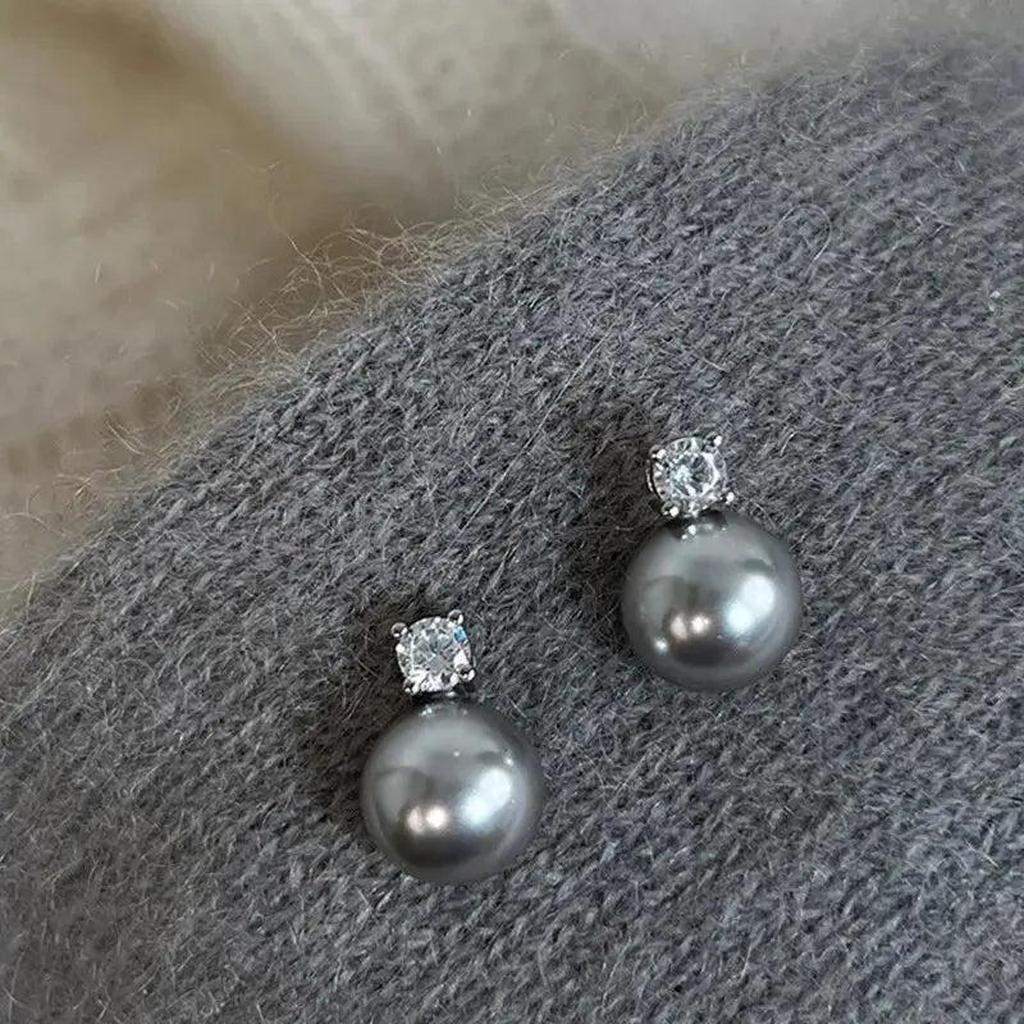 Elegant Earrings with Black Pearl and Zirconia