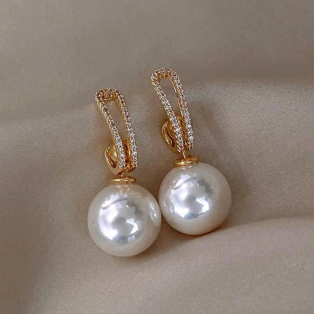 Elegant Earrings with Pearls and Zirconia