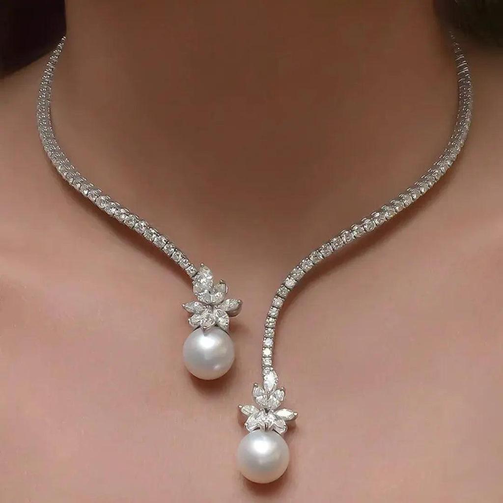 Radiant Pearl Necklace in White Gold