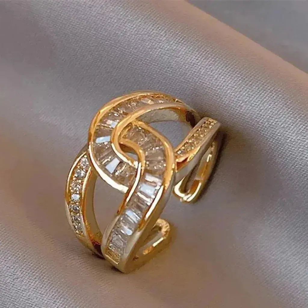 Elegant Ring with Knot