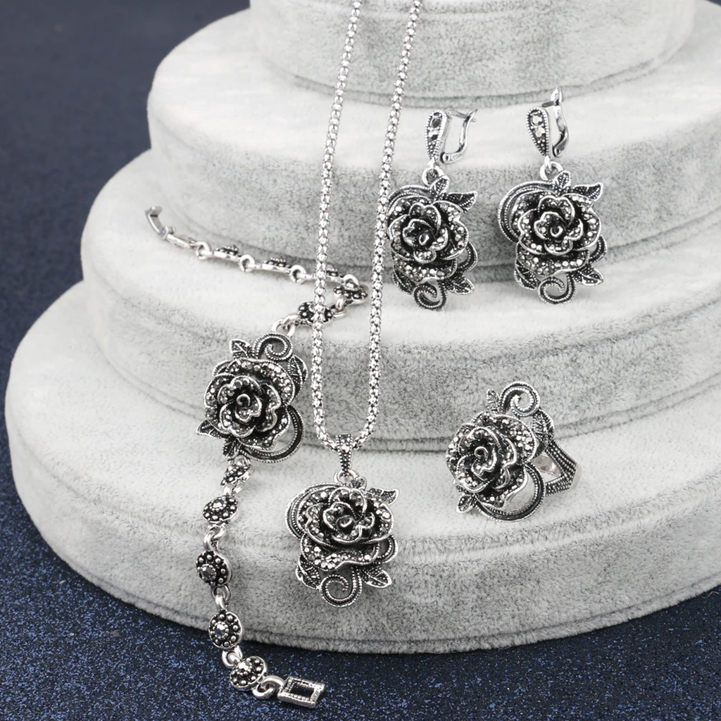 Elegant Set in White Gold with Zirconia
