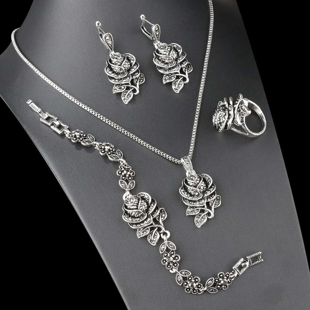 Elegant Set in White Gold with Zirconia