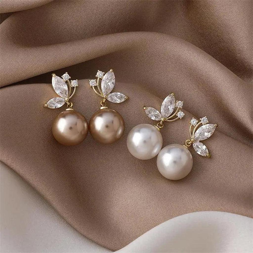 Exotic Earrings with Daisies and Gold Crystals