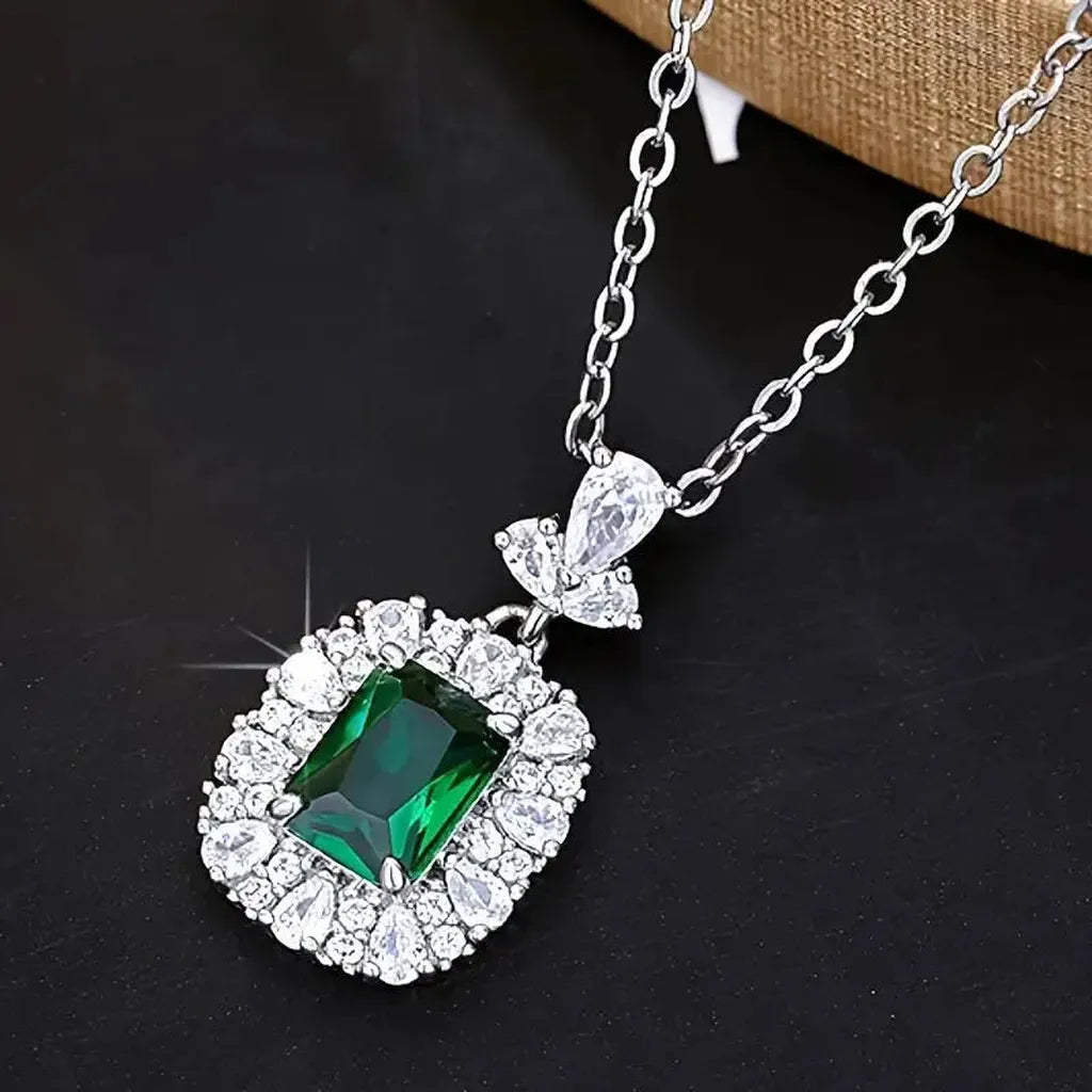 Gisela Necklace with Emerald Green Stone