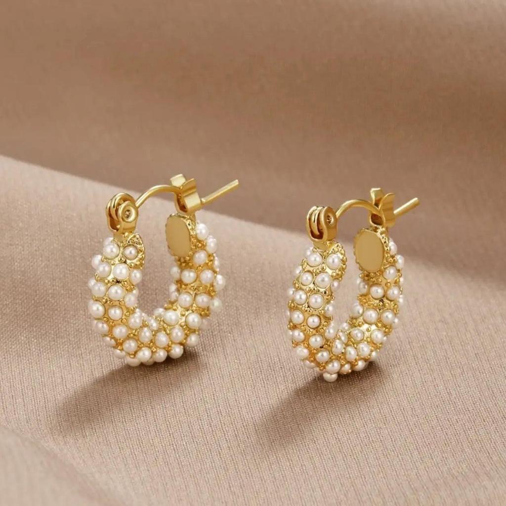 Gold Earrings with Pearls
