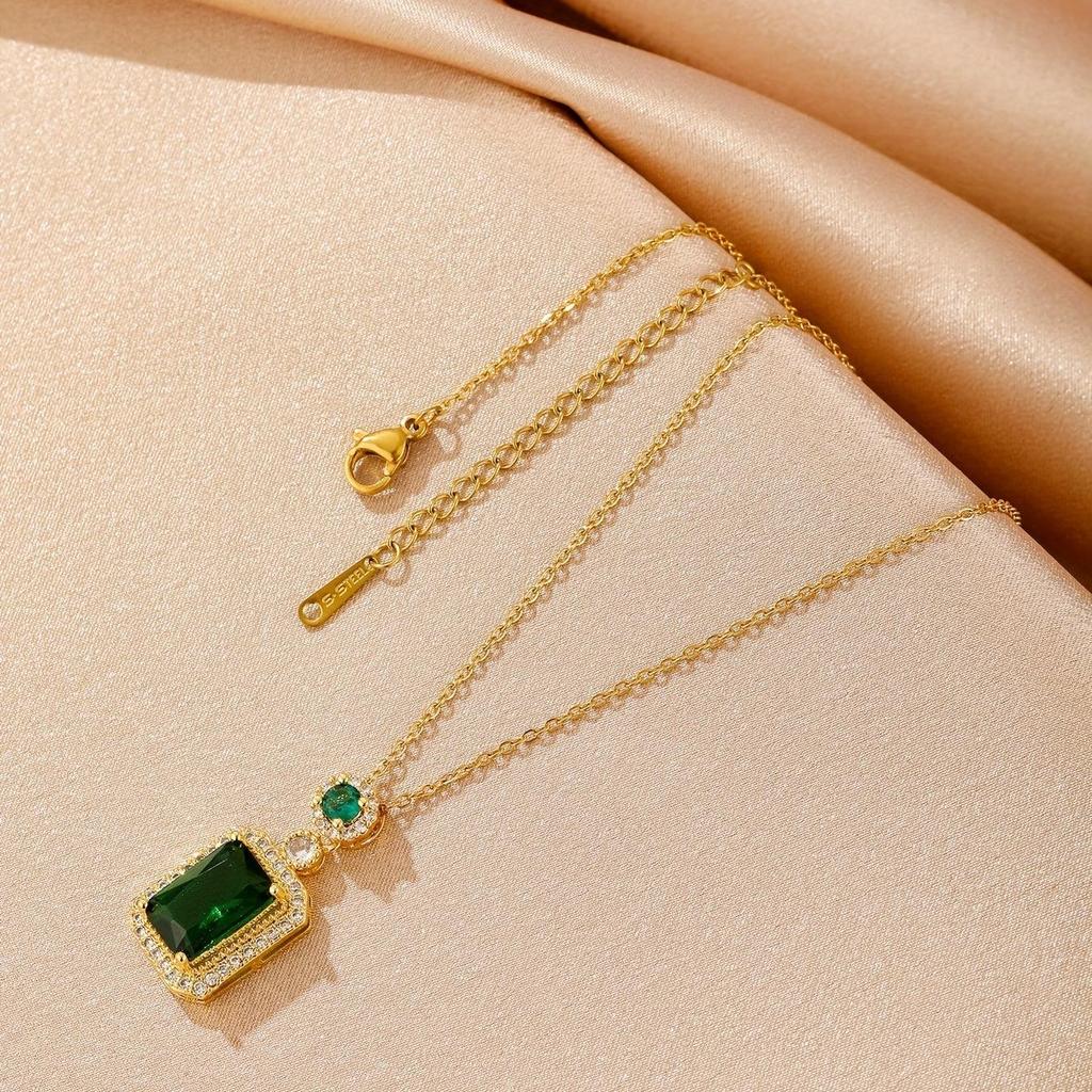 Greta Necklace with Emerald Green Stone