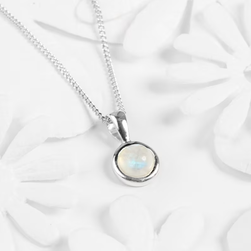 Necklace with Moonstone in White Gold