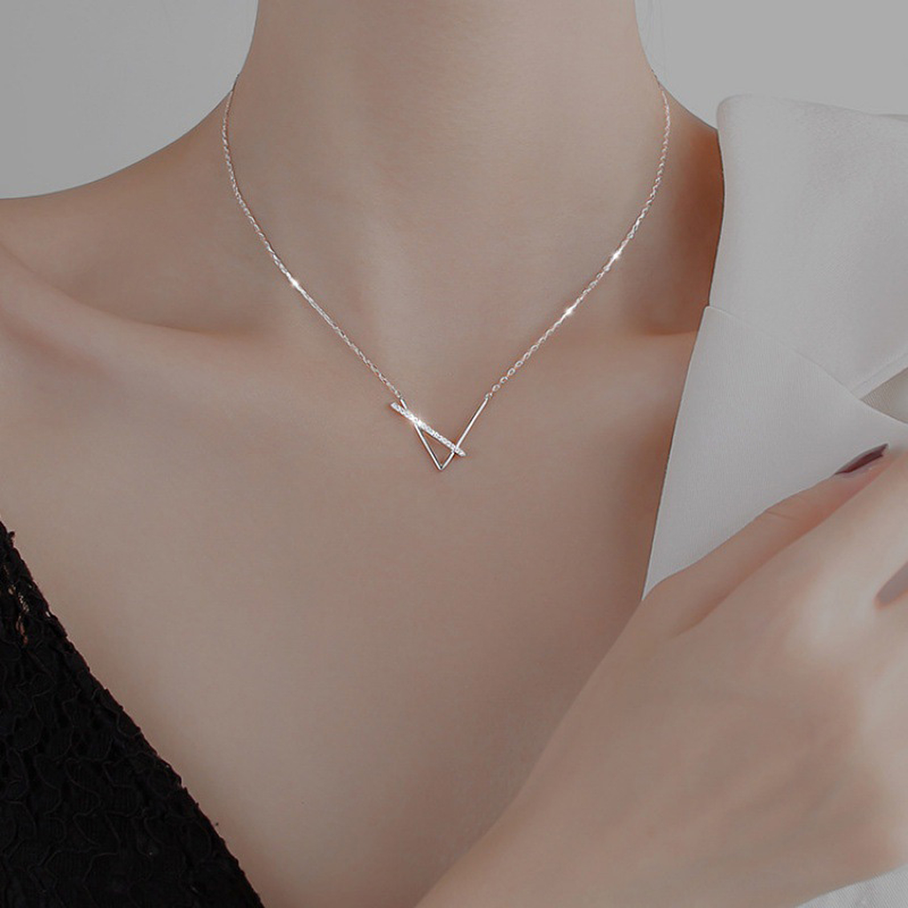 Shiny Necklace in White Gold