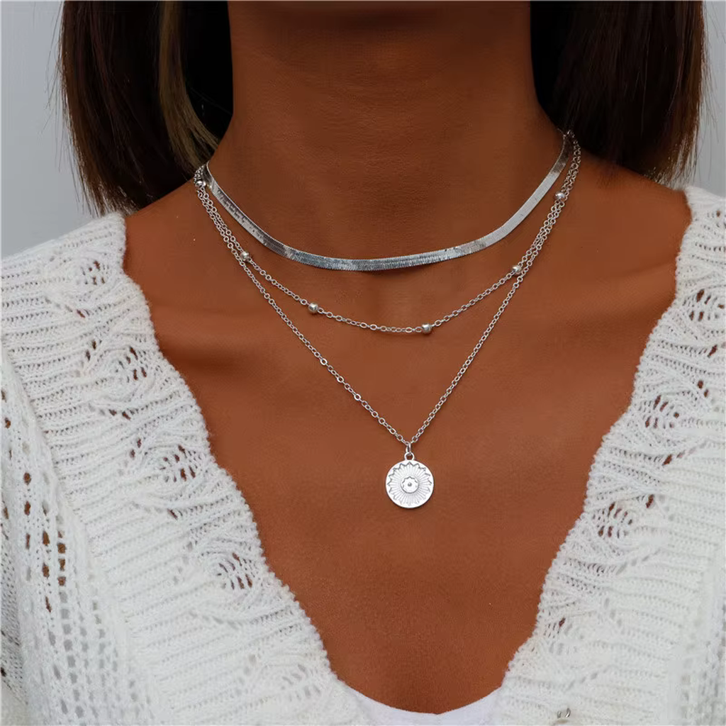 Necklace in White Gold