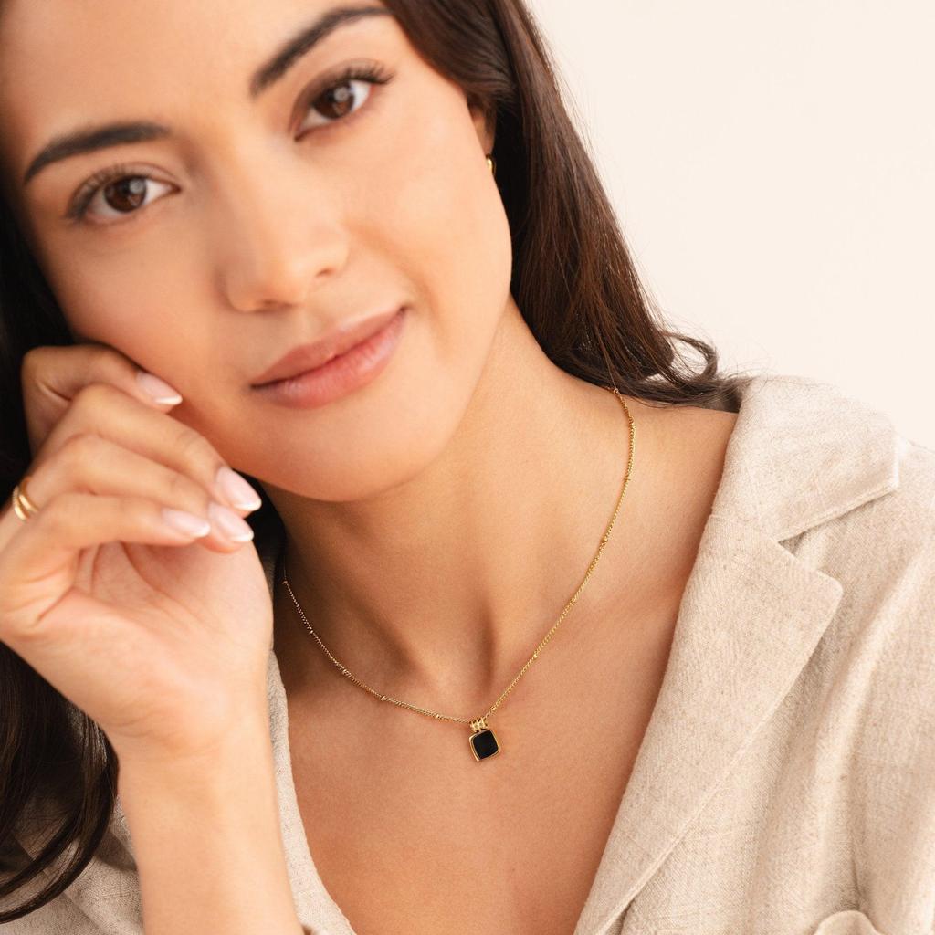 Necklace with Pendant Lucia in Black