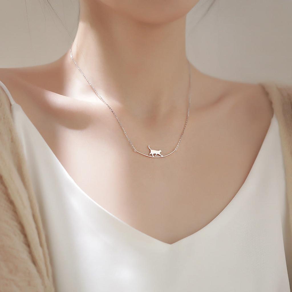 Necklace with Climbing Cat in White Gold
