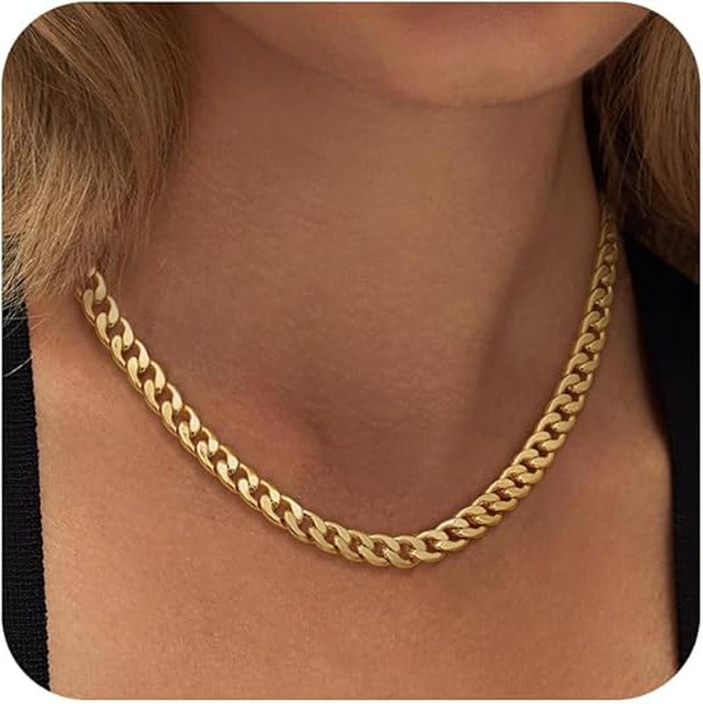 Necklace with Wide Curb Chain in Gold