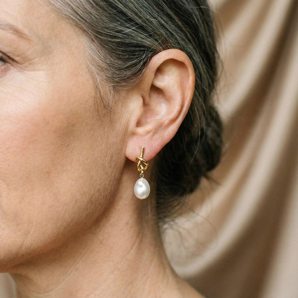 Drop Earrings with Baroque Pearls in Gold