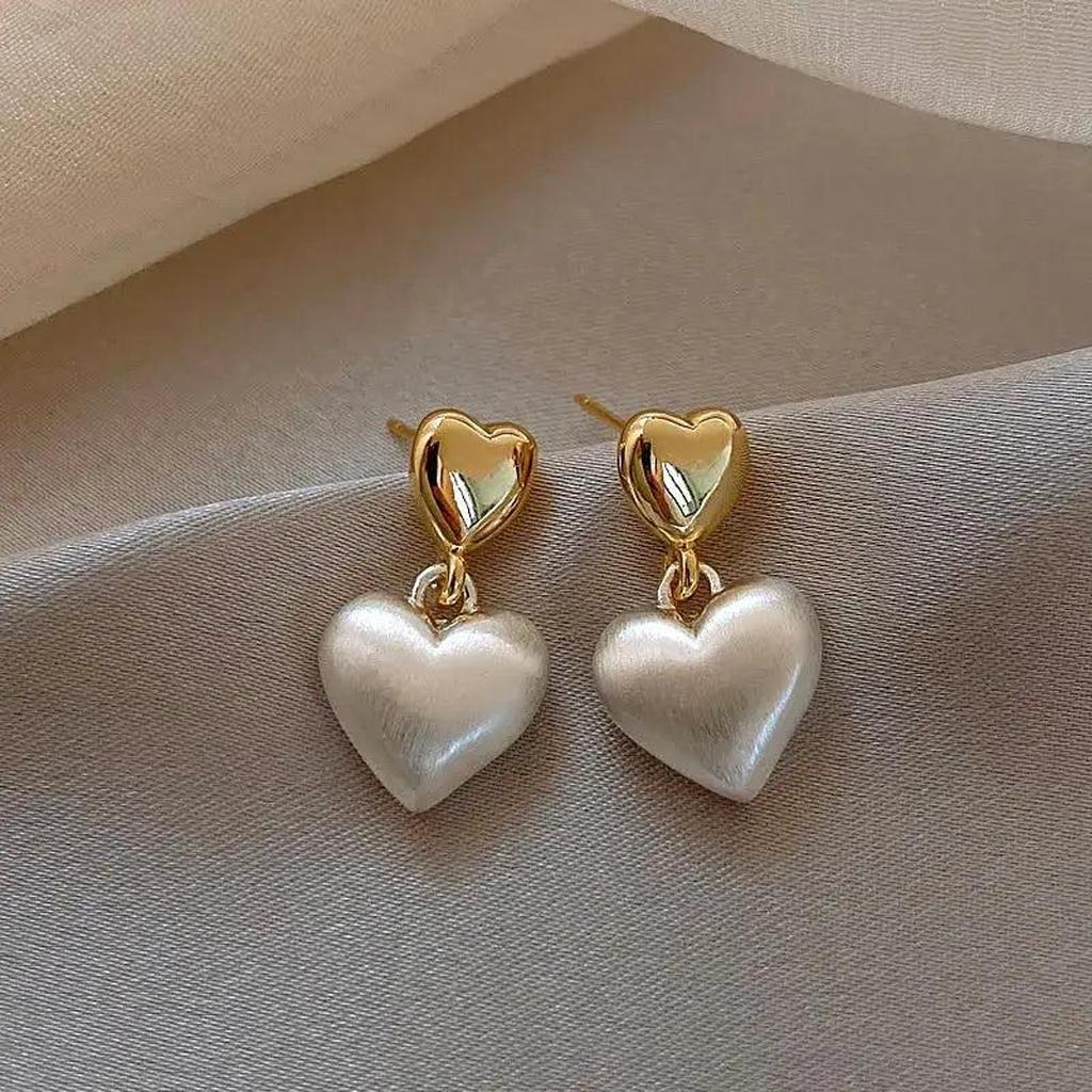 Heart Earrings with Gold Daisies