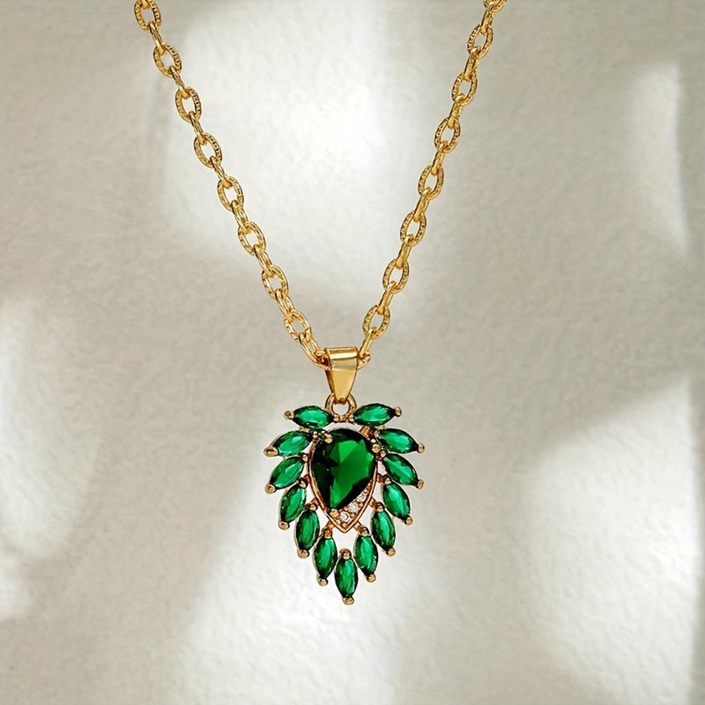 Matilde Necklace with Emerald Green Heart