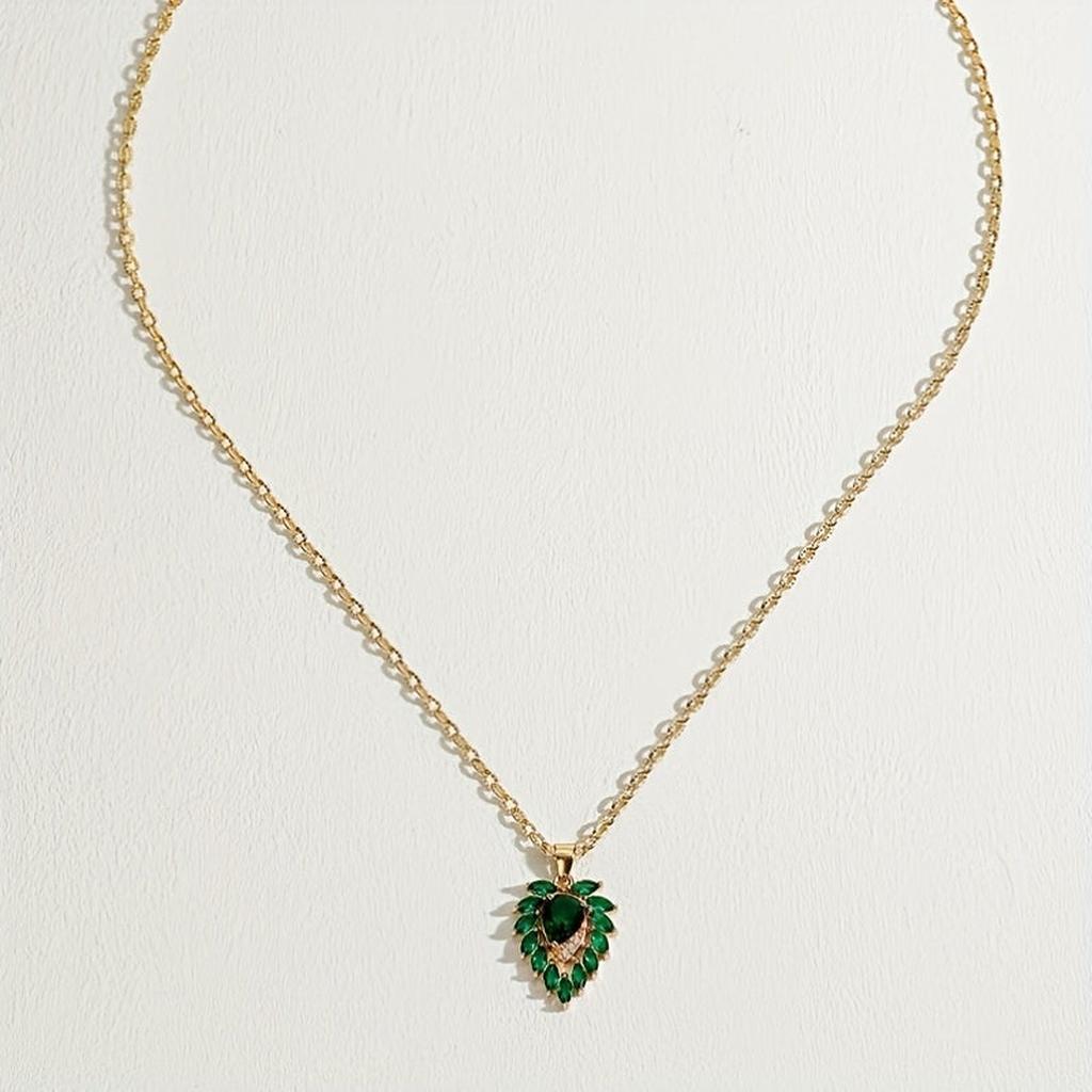 Matilde Necklace with Emerald Green Heart