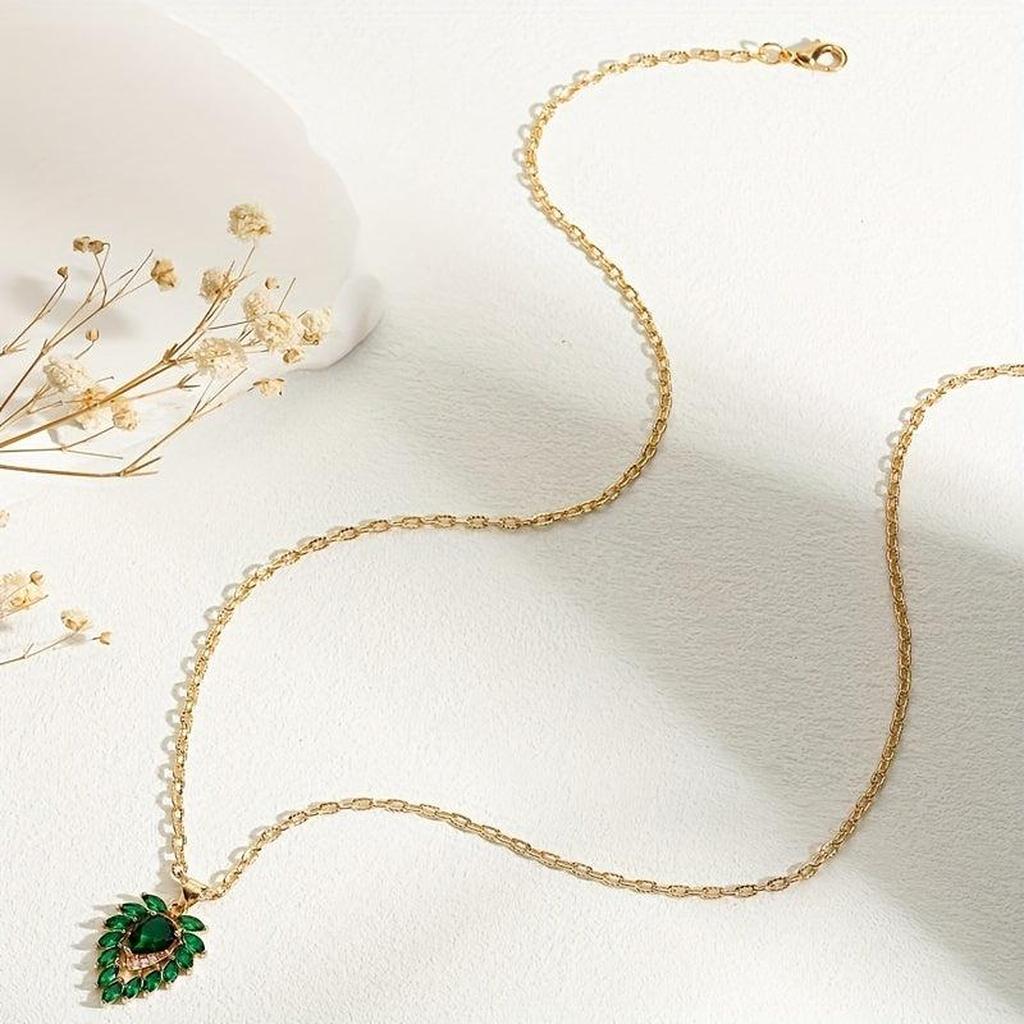 Matilde Necklace with Emerald Green Heart