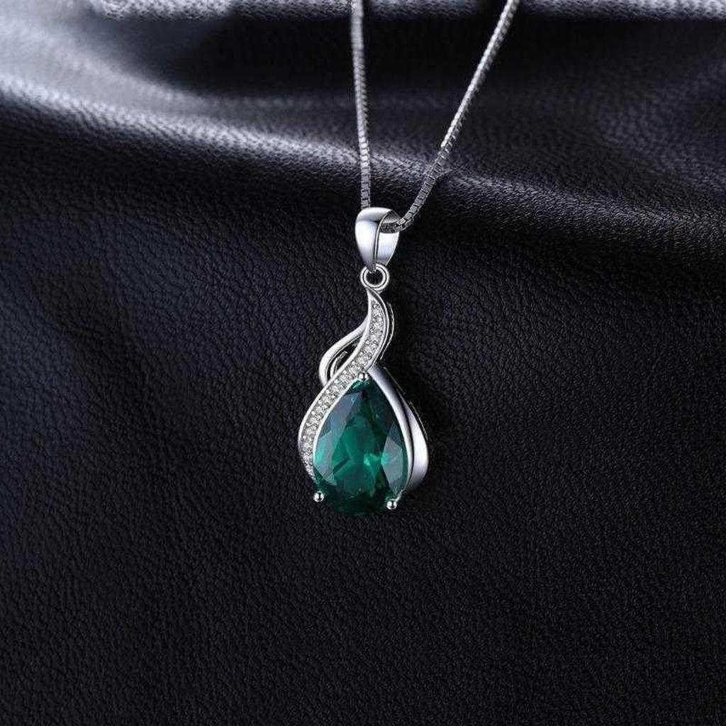 Leonia Necklace with Emerald Green Stone