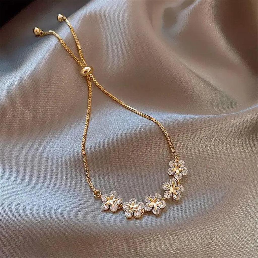Daisy Bracelet with Crystal in Gold