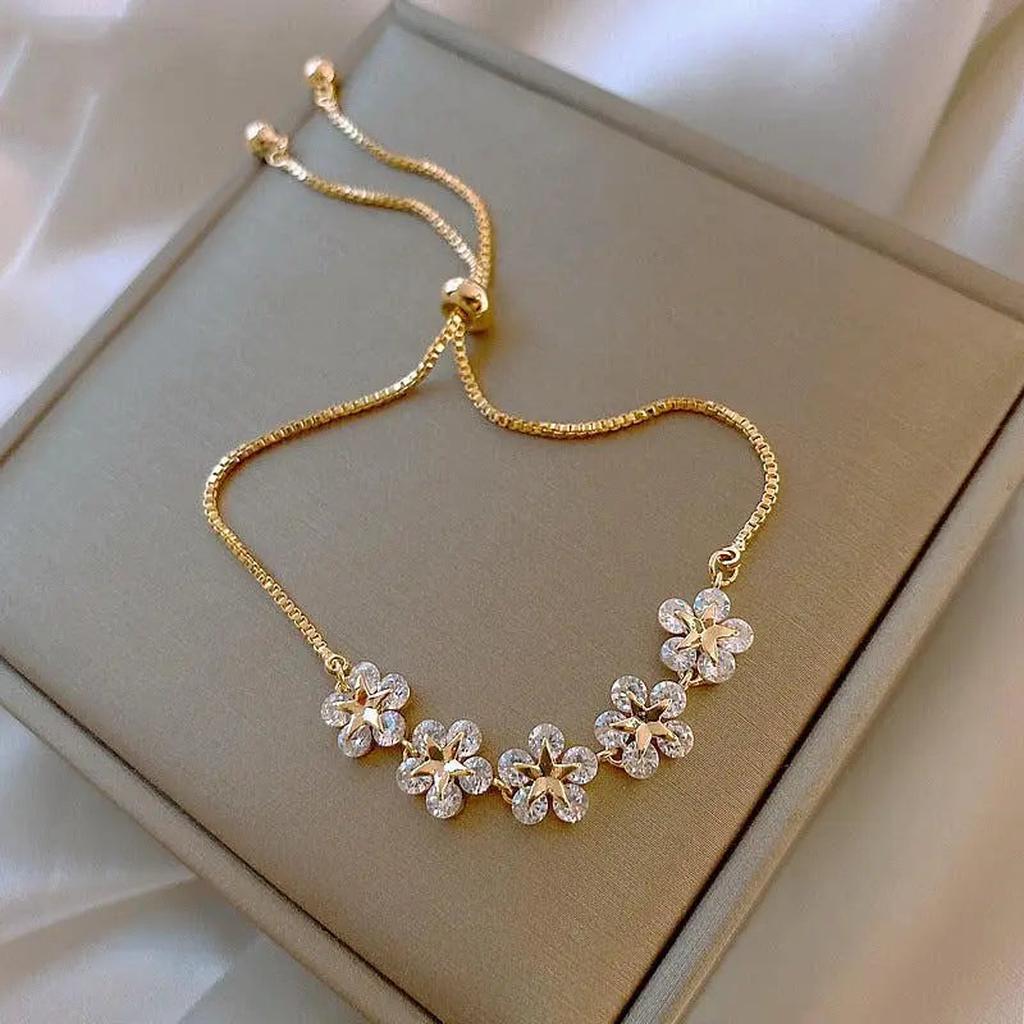 Daisy Bracelet with Crystal in Gold