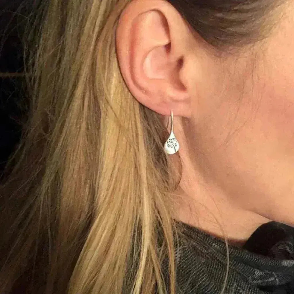 Earrings with Lace Pattern in White Gold