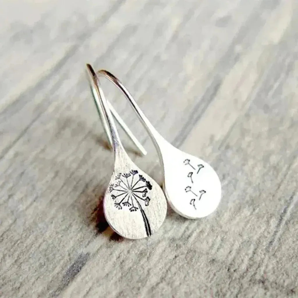 Earrings with Lace Pattern in White Gold