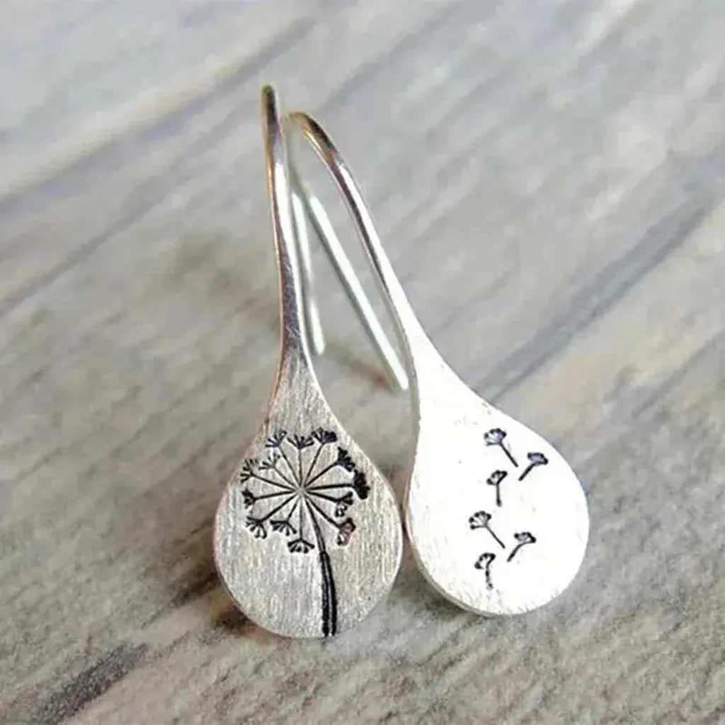 Earrings with Lace Pattern in White Gold