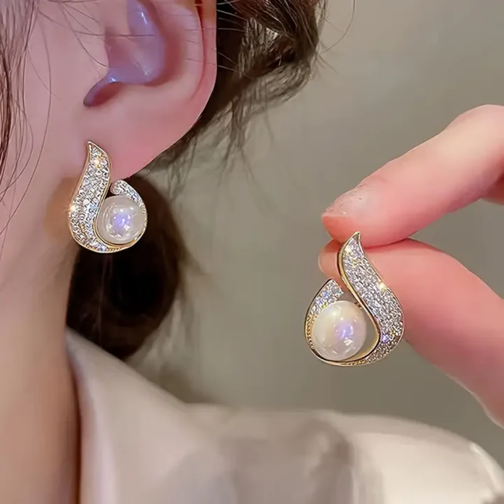 Earrings with Zirconia and Shiny Pearls