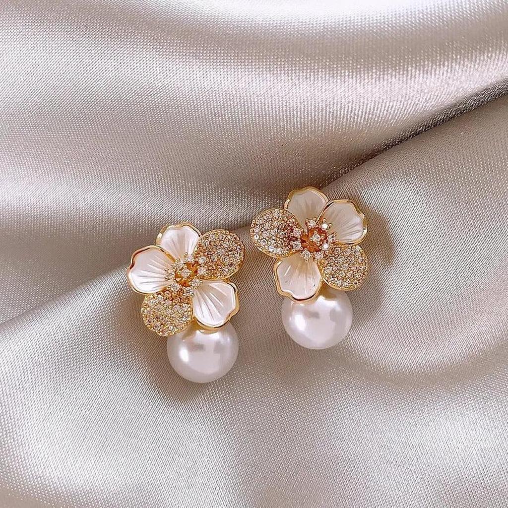 Earrings with Hanging White Camellia and Daisy