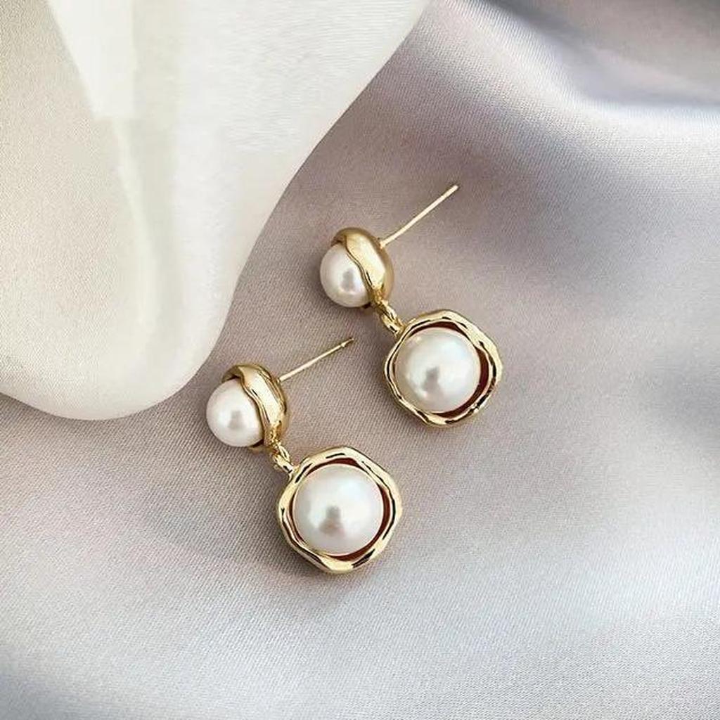 Earrings with Gold-Plated Daisies