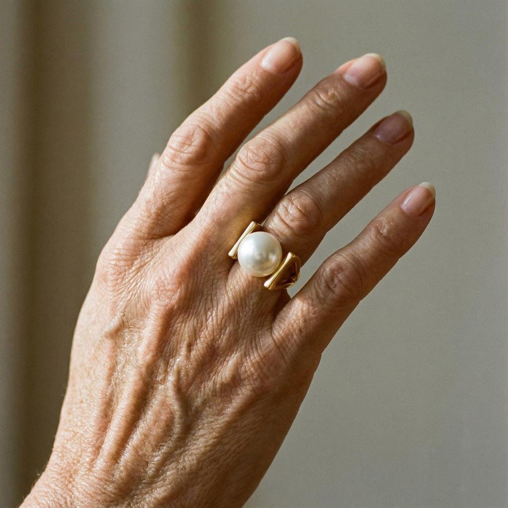 Retro Gold Ring with Pearl Trim