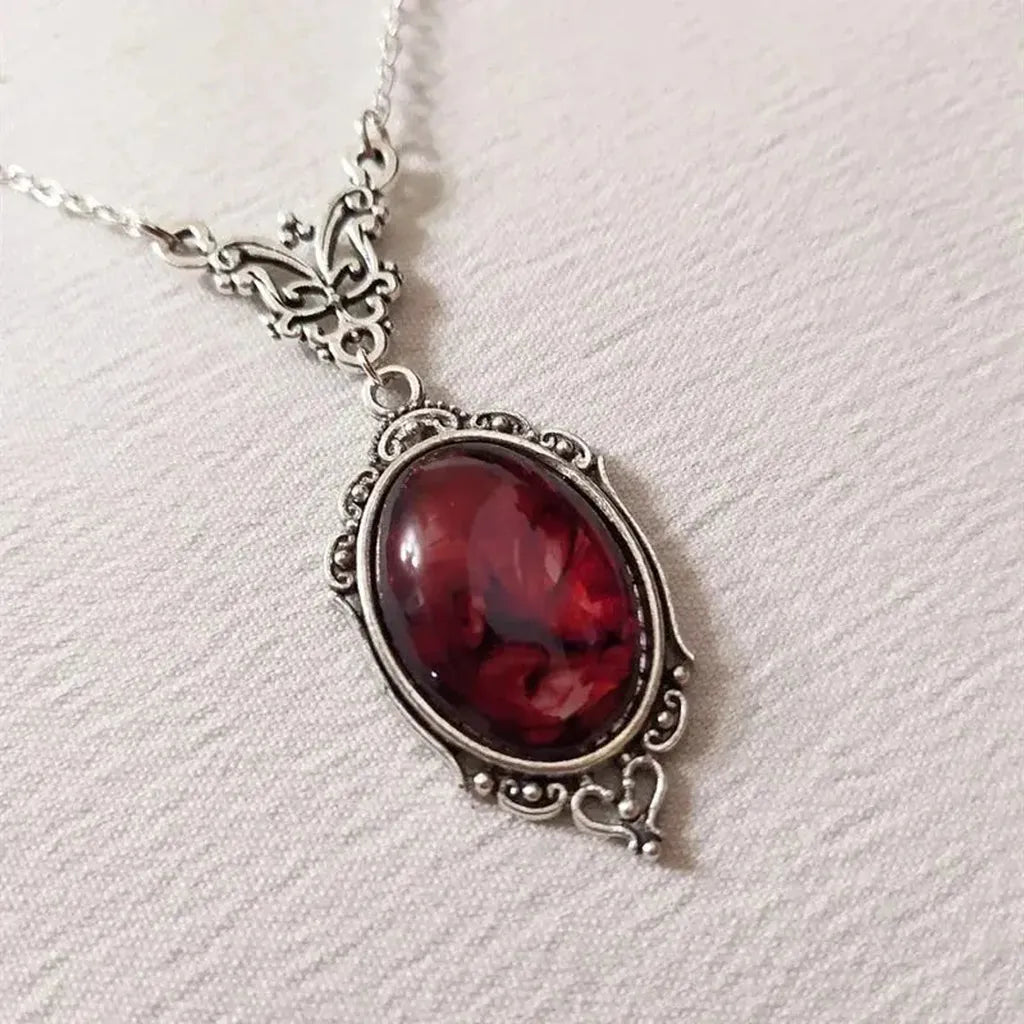 Retro Necklace with Pendant in White Gold and Red Quartz