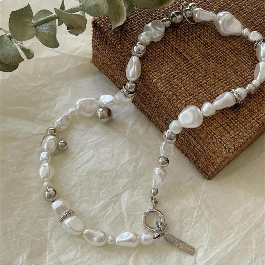 Retro Necklace with Pearls in White Gold