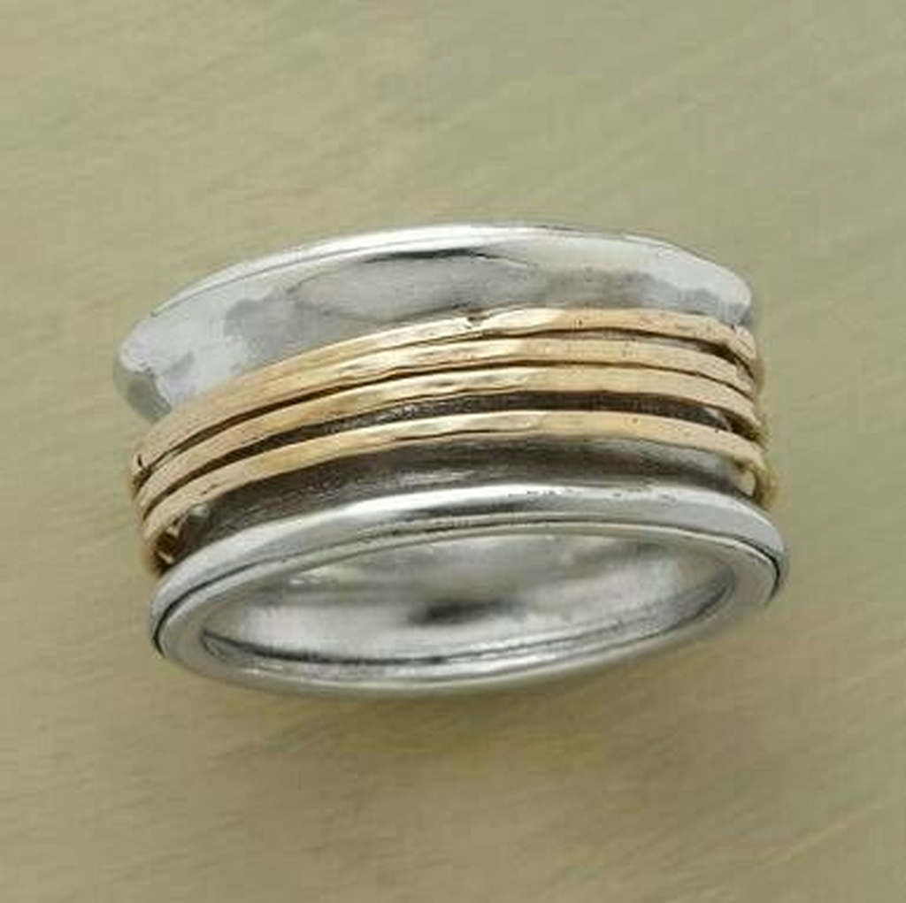 Retro Ring “Gold Thread” in White Gold