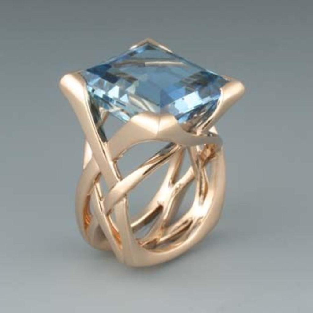 Retro Ring in Rose Gold with Blue Zirconia