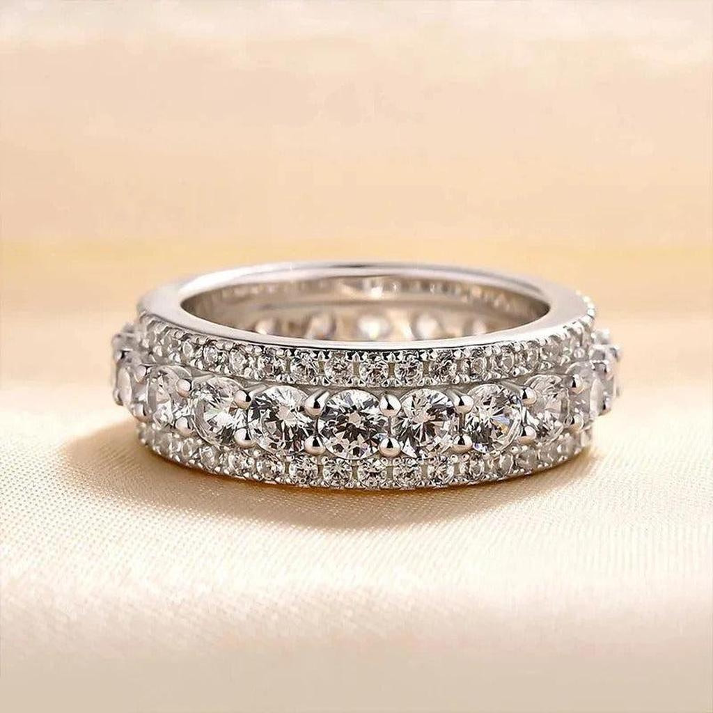 Retro Ring in White Gold with Endless Band