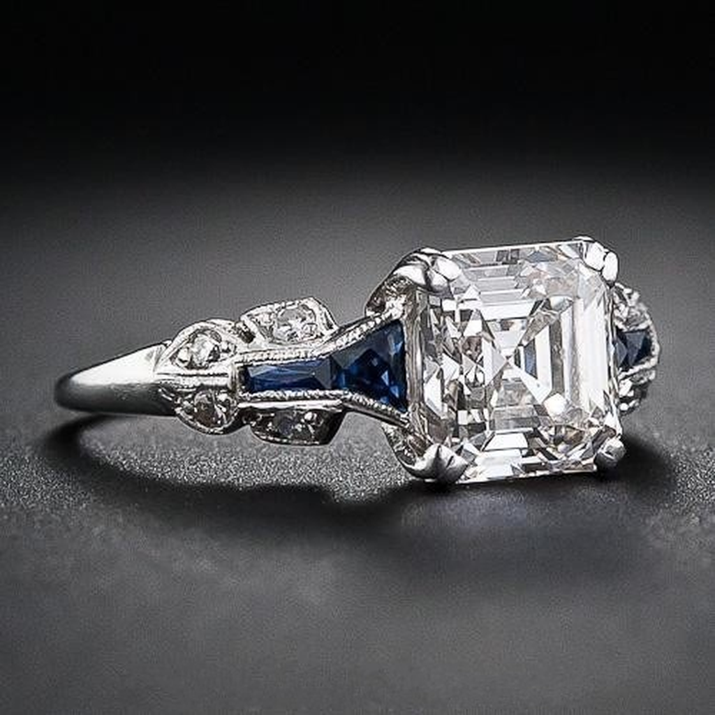 Retro Ring in Blue and White Gold