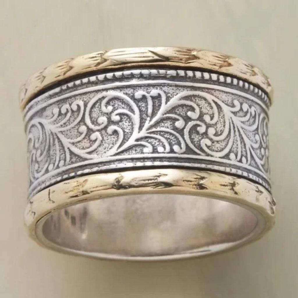 Retro Ring in Gold and White Gold
