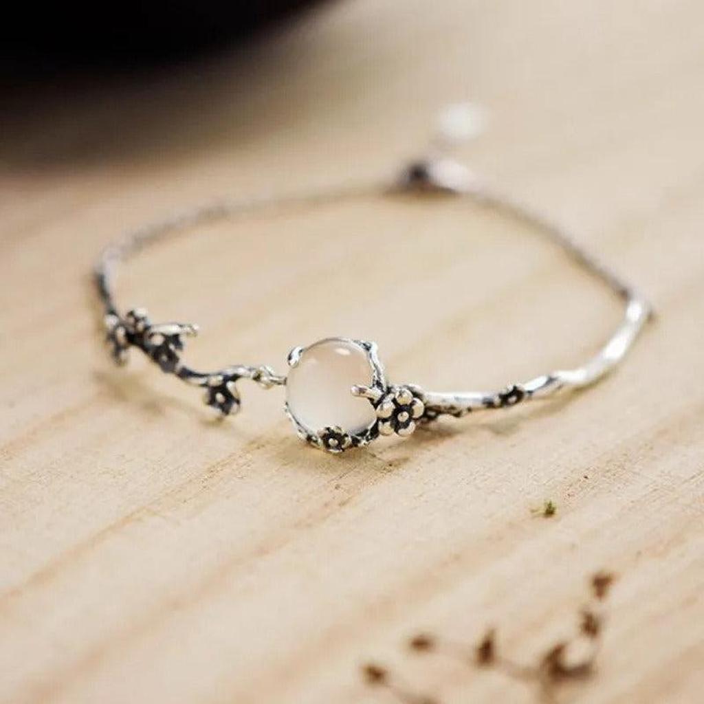 Retro Bracelet with Blossom Branch in White Gold