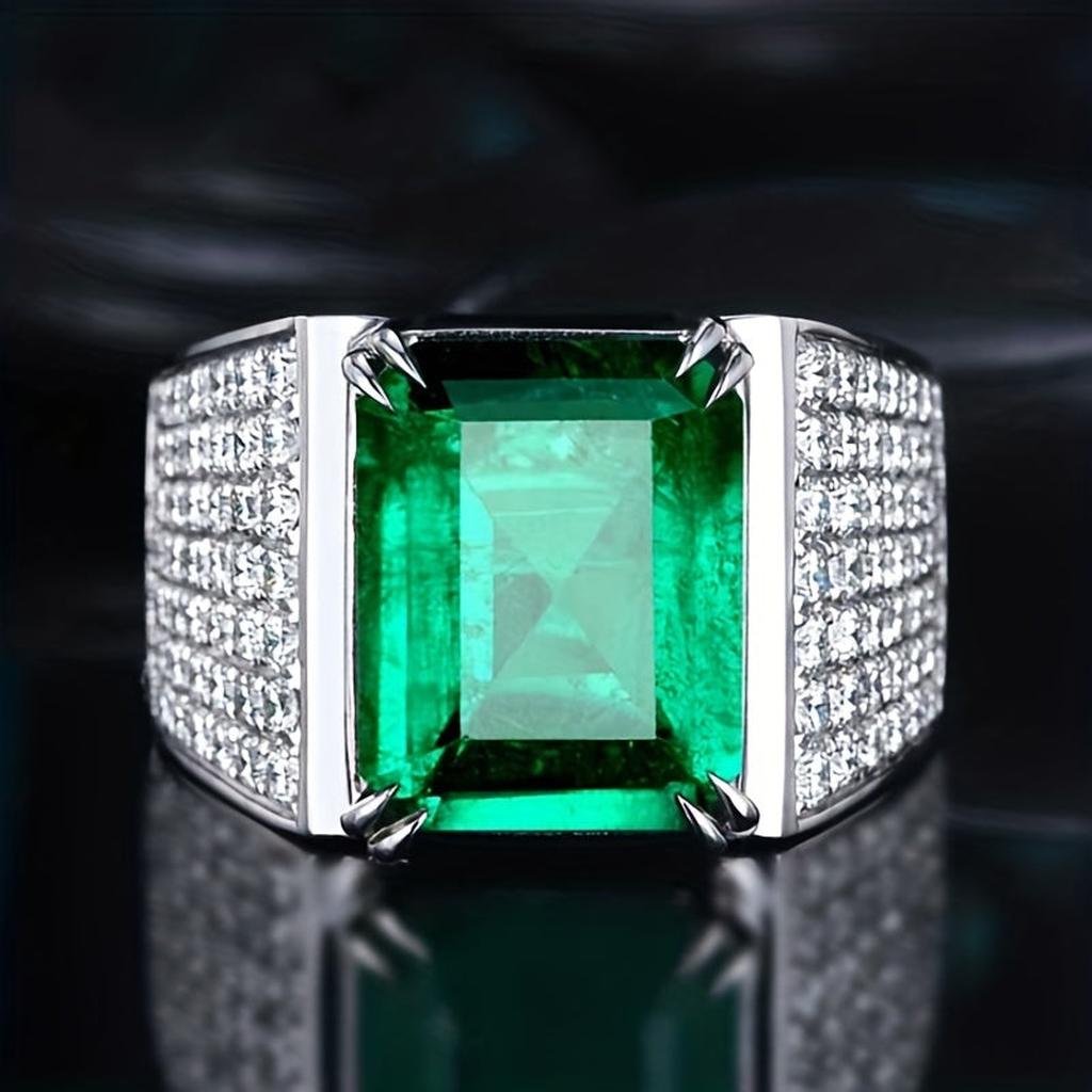 Elsa Ring with Emerald and Zirconia