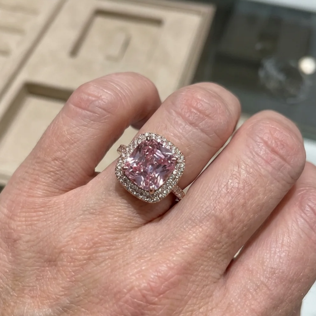 Ring with Pink Sapphire in Cushion Cut