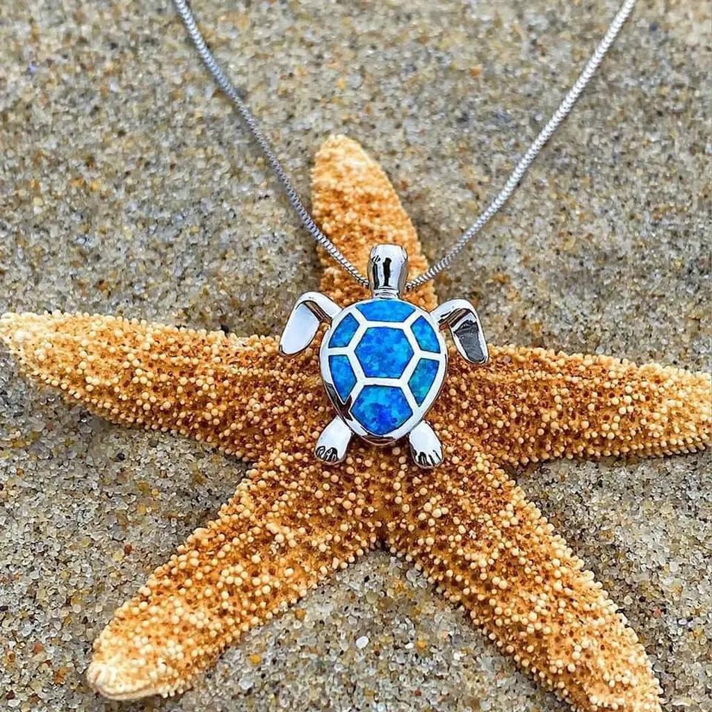 Set: Necklace and Earrings with Sea Turtle in Opal and White Gold