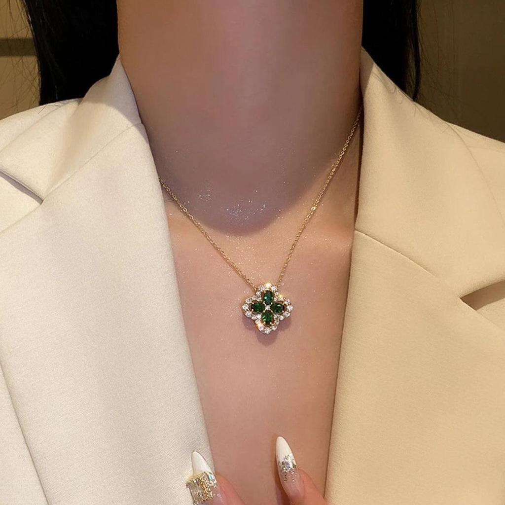 Necklace with Emerald Green Clover in Gold